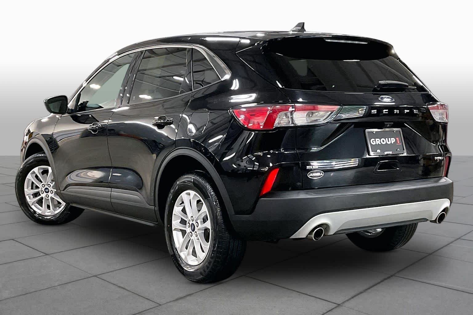 Used 2020 Agate Black Metallic Ford SE image 12