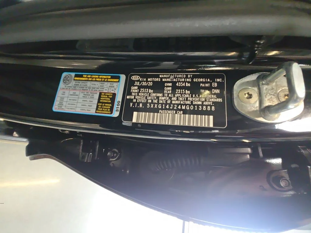 Used 2021 Black Kia LXS image 25