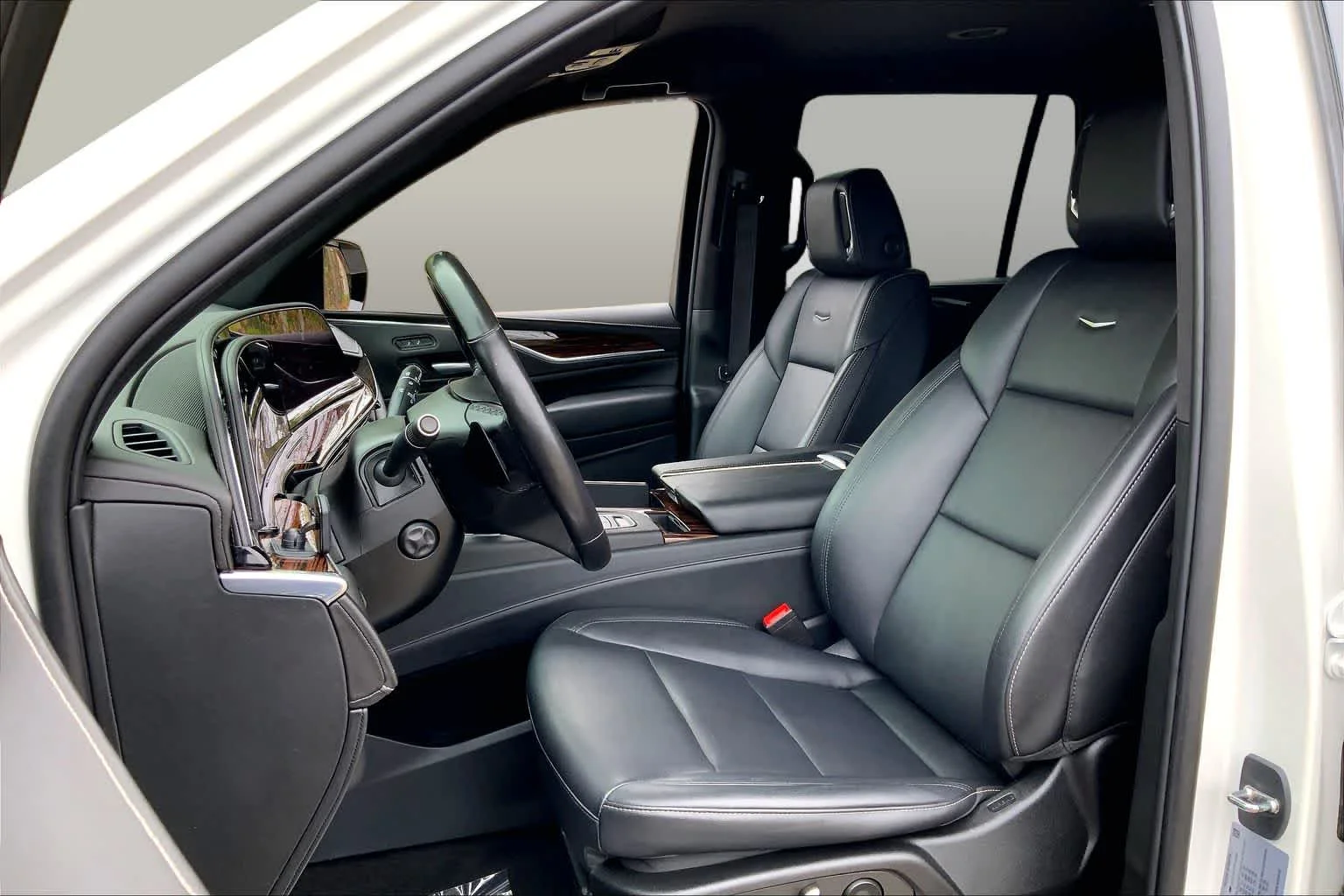 Used 2023 Crystal White Tricoat Cadillac 4WD Luxury image 9
