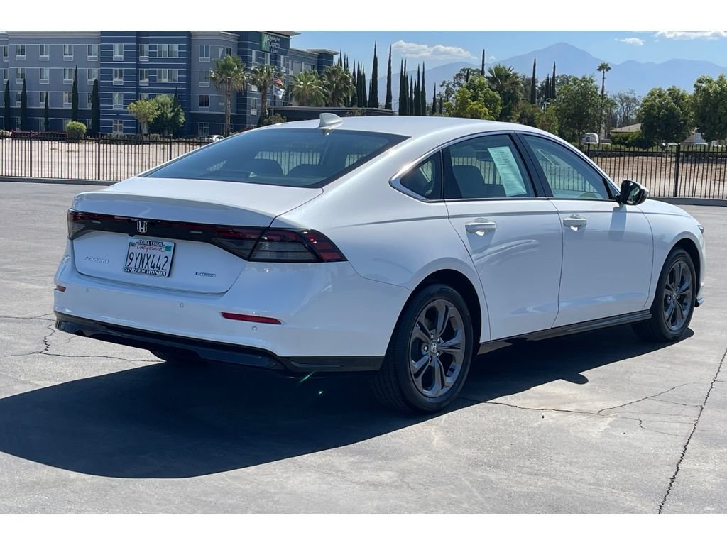 Used 2026 Platinum White Pearl Honda EX-L image 6