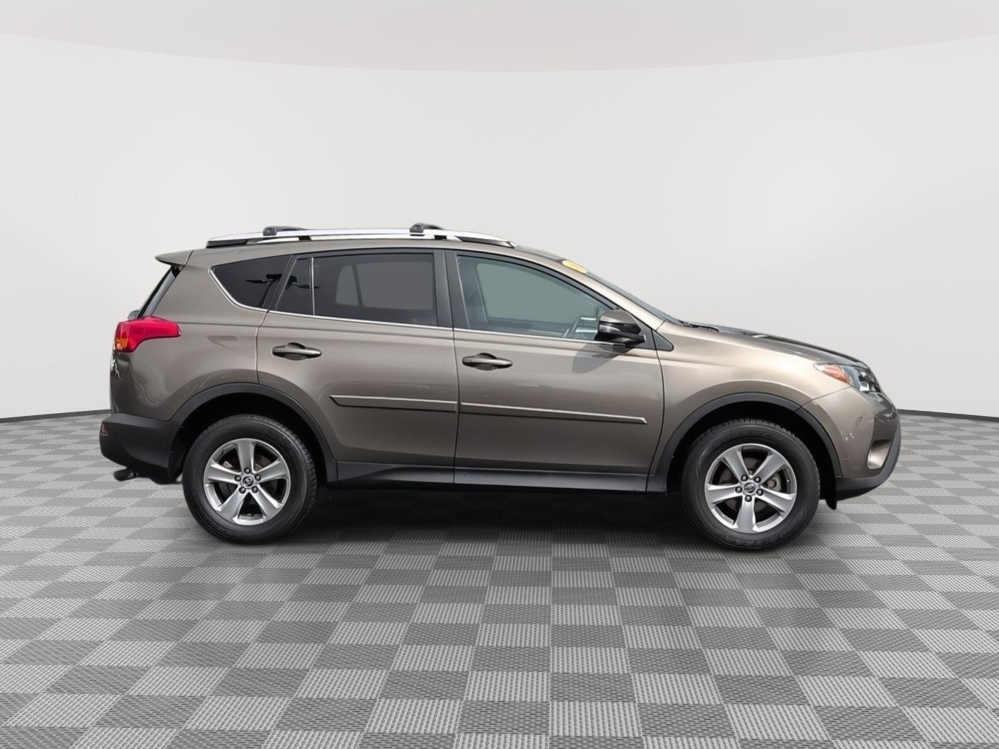Used 2015 Pyrite Mica Toyota XLE image 21