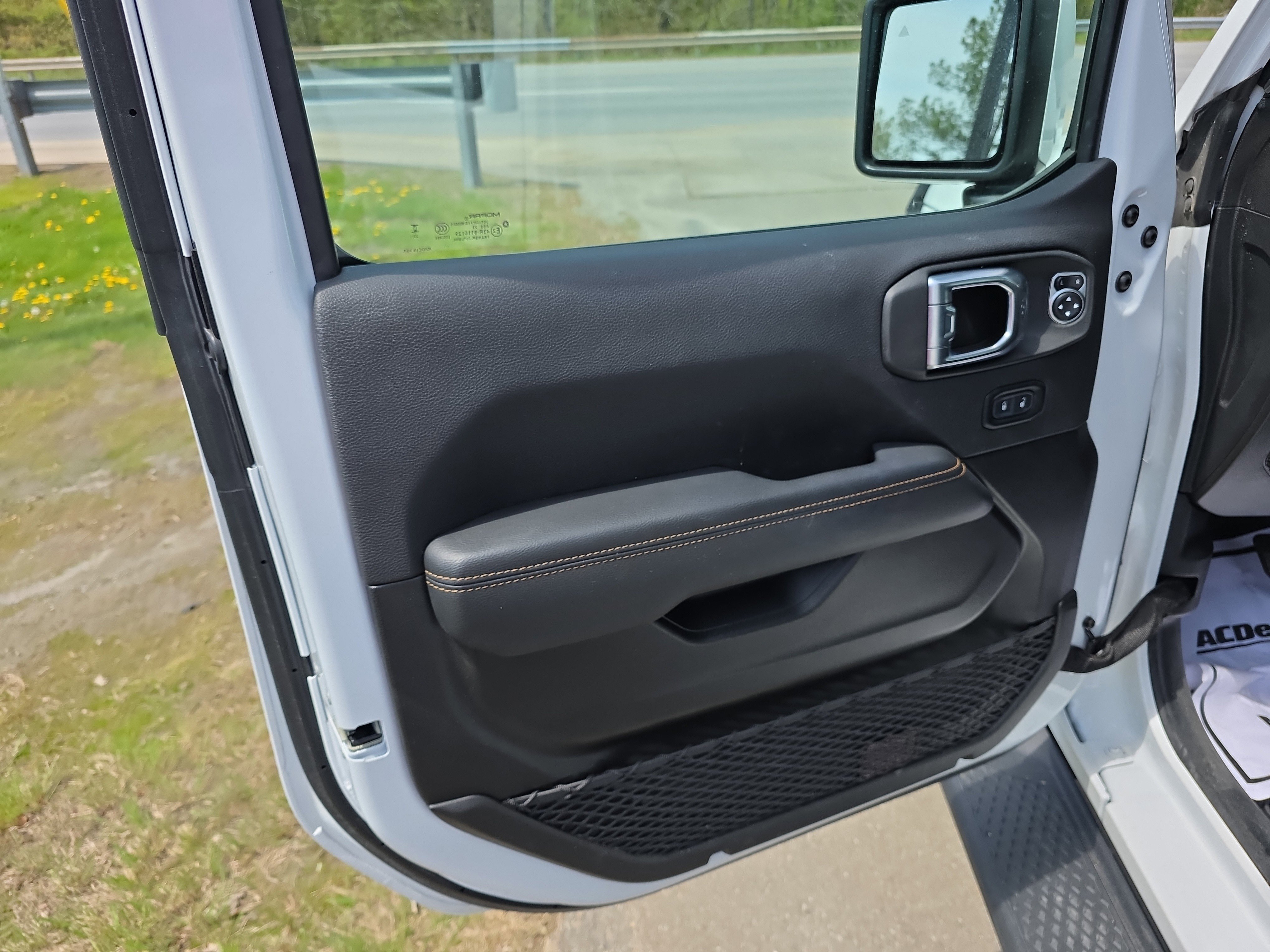 Used 2023 Bright White Clearcoat Jeep High Altitude image 9