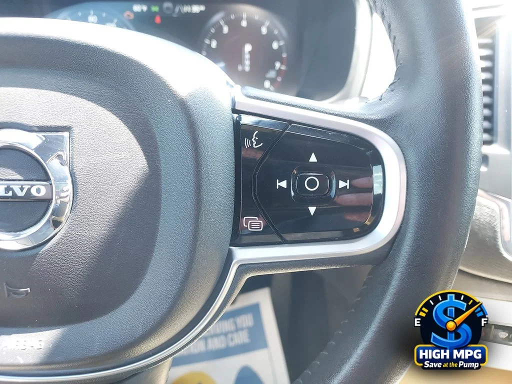 Used 2018 Black Volvo T6 Momentum image 12