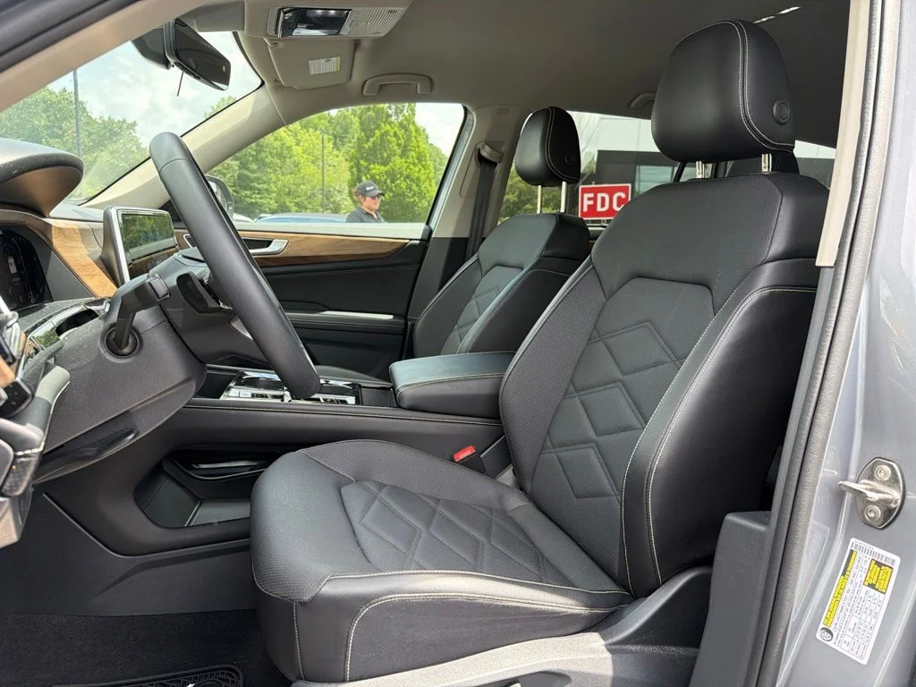 Used 2024 Silver Volkswagen 2.0T SE w/Technology image 17