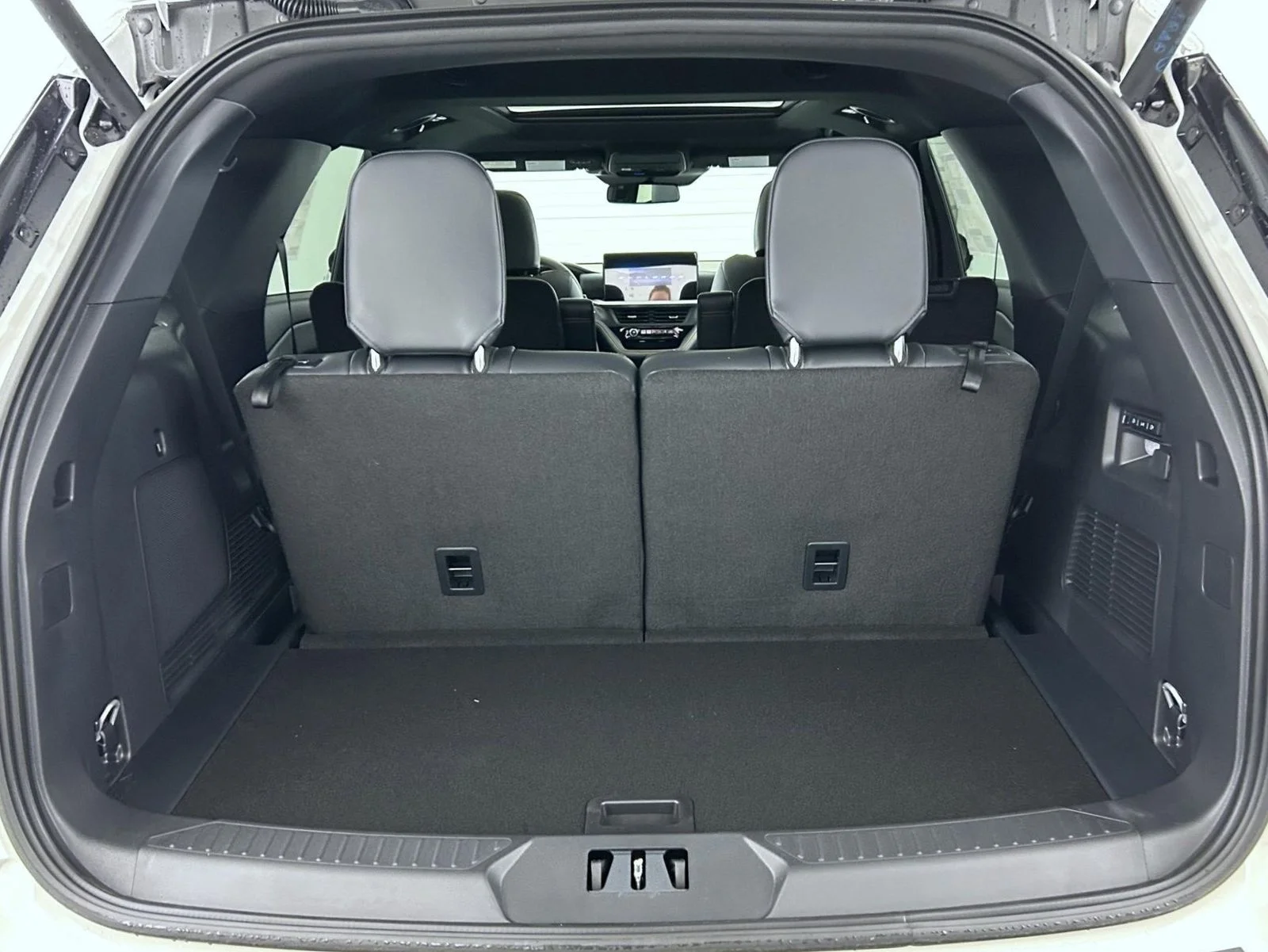 New 2026 White Ford Tremor image 24