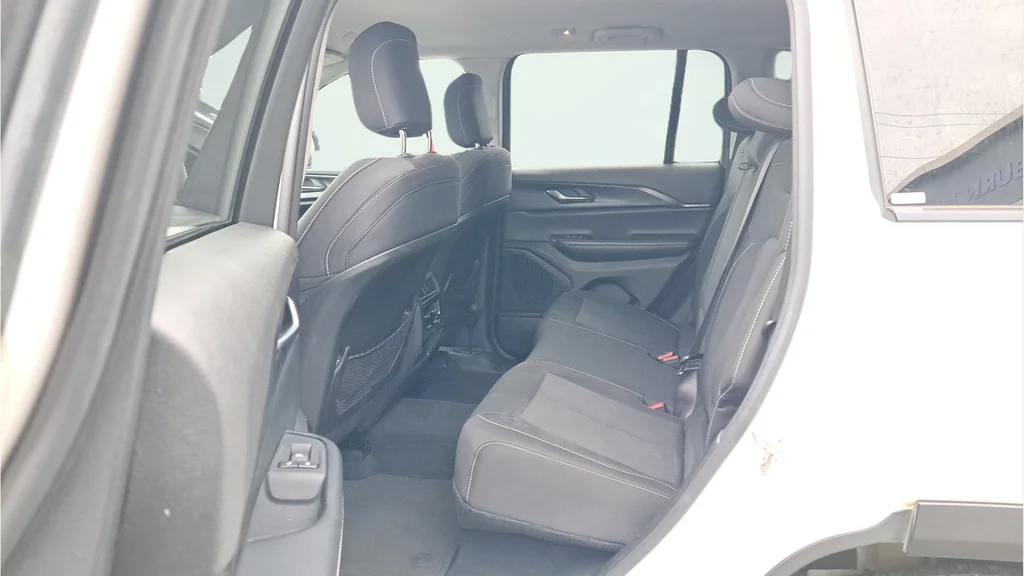 Used 2023 White Jeep Laredo image 12