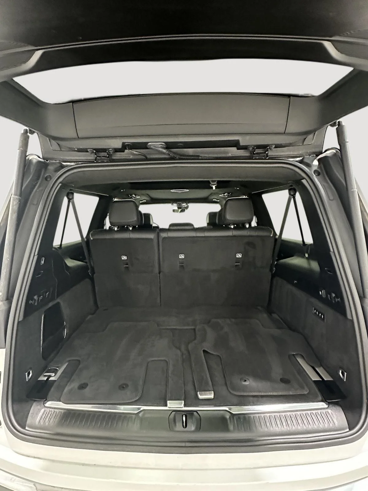 Used 2025 White Jeep Series III image 25
