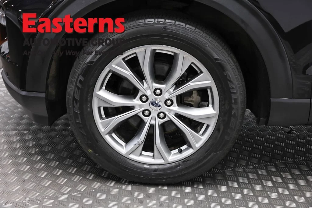Used 2020 Black Ford Limited image 34