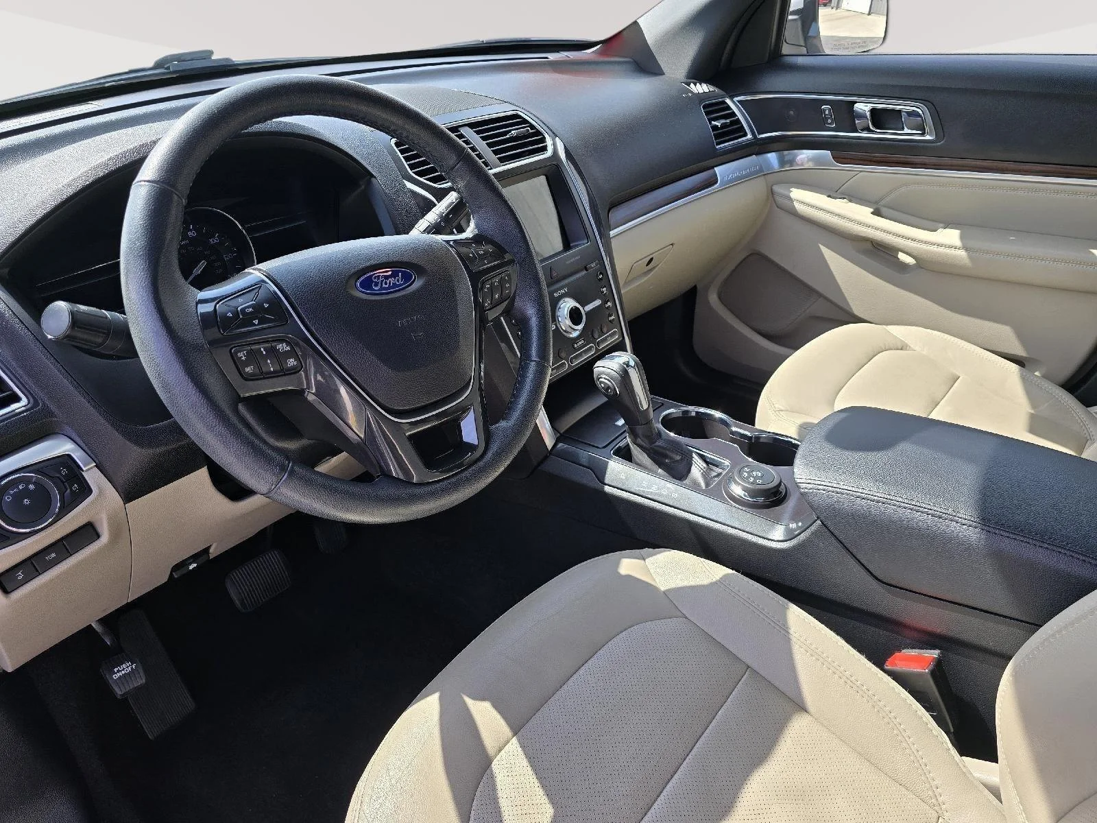 Certified Used 2019 White Platinum Metallic Tri-Coat Ford Limited image 14