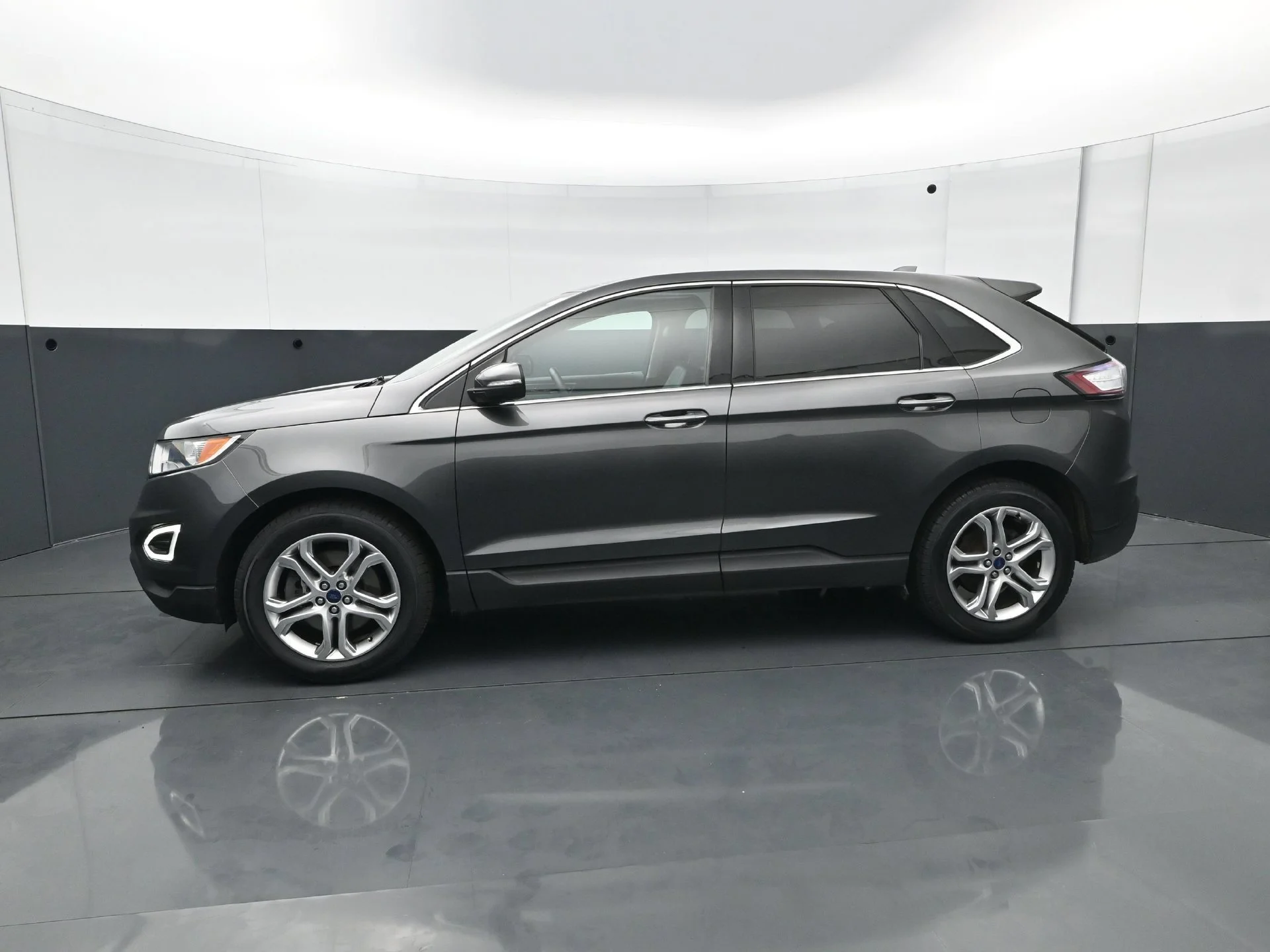 Used 2015  Ford 4D WAGON TITANIUM AWD image 3