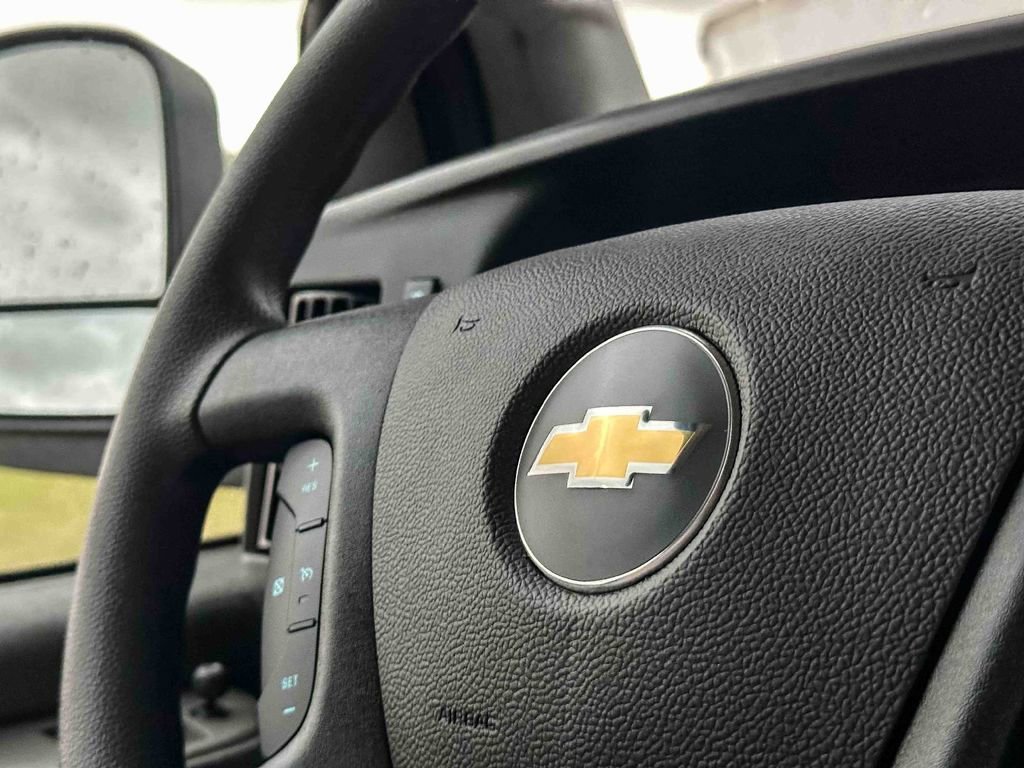 2025 Chevrolet Express Cargo Work Van - Photo 18