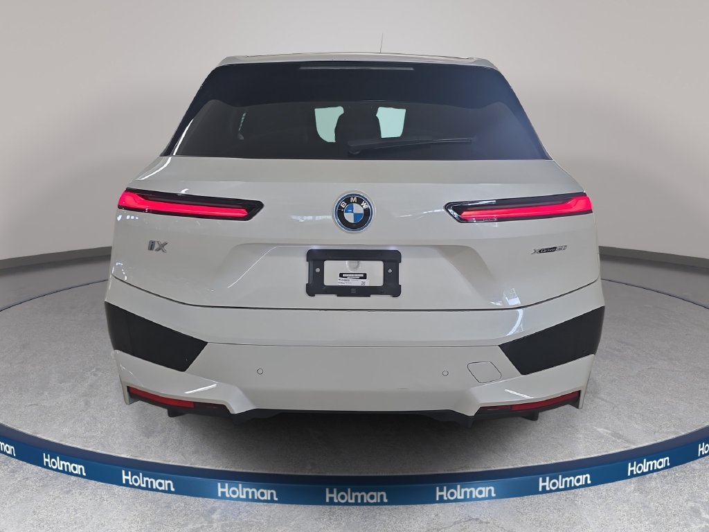 Certified Used 2022 Mineral White Metallic BMW xDrive50 image 8