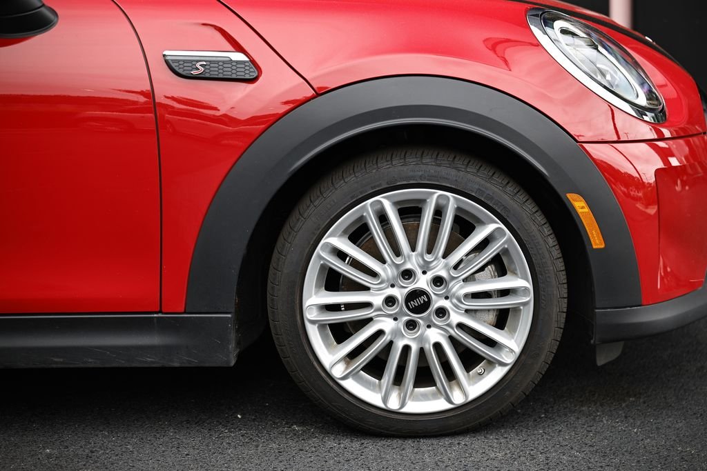 Used 2024 Chili Red MINI Signature image 5
