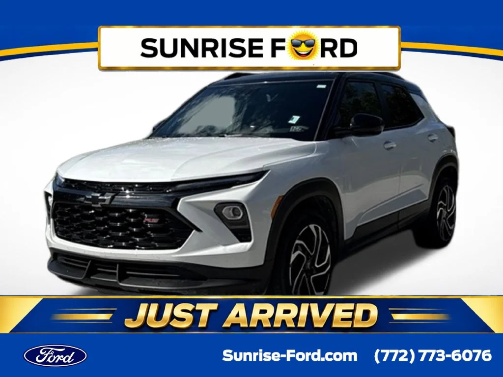 Used 2025 Pearl Chevrolet RS image 1