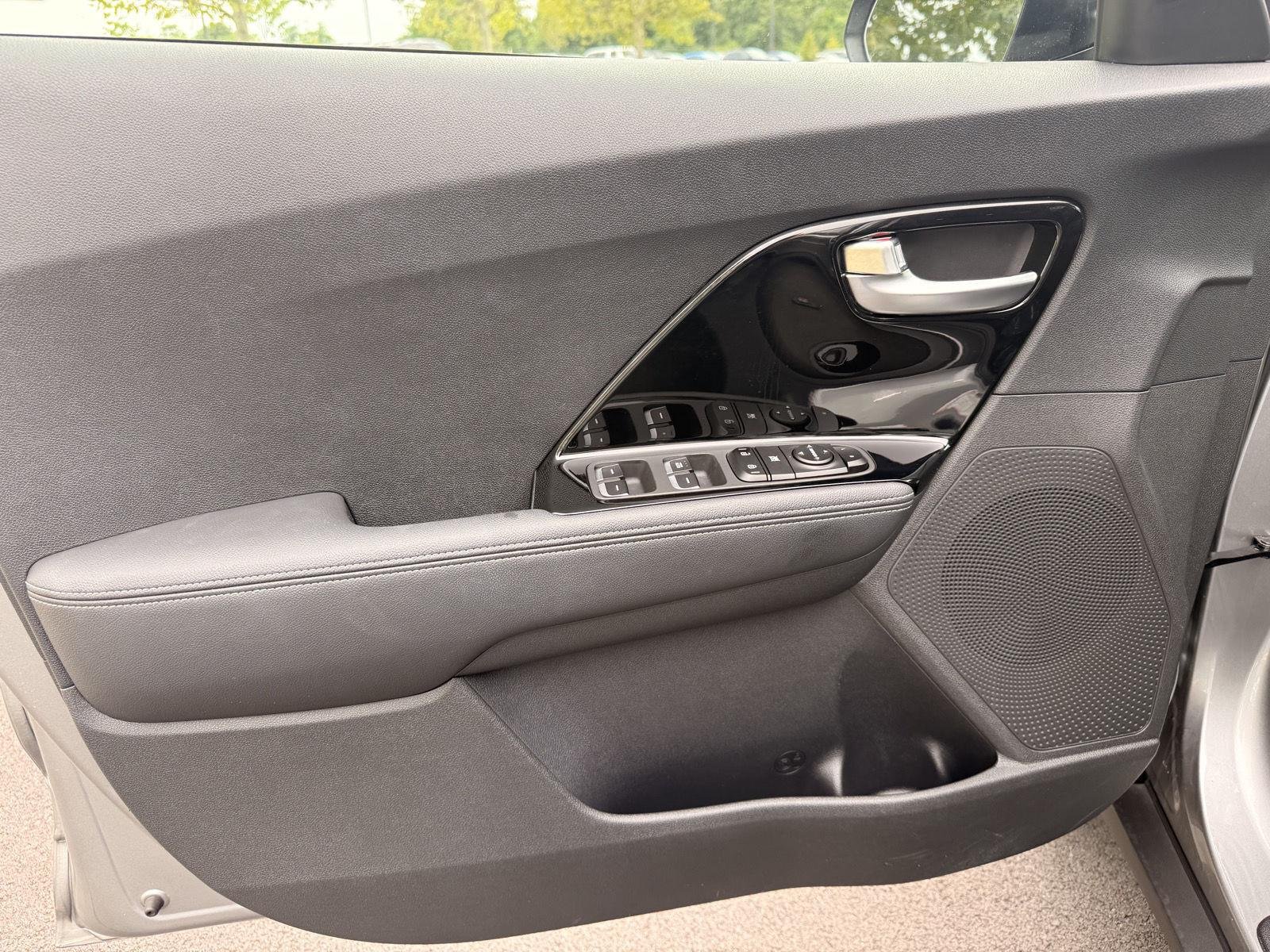 Used 2022 Steel Gray Kia LXS image 12