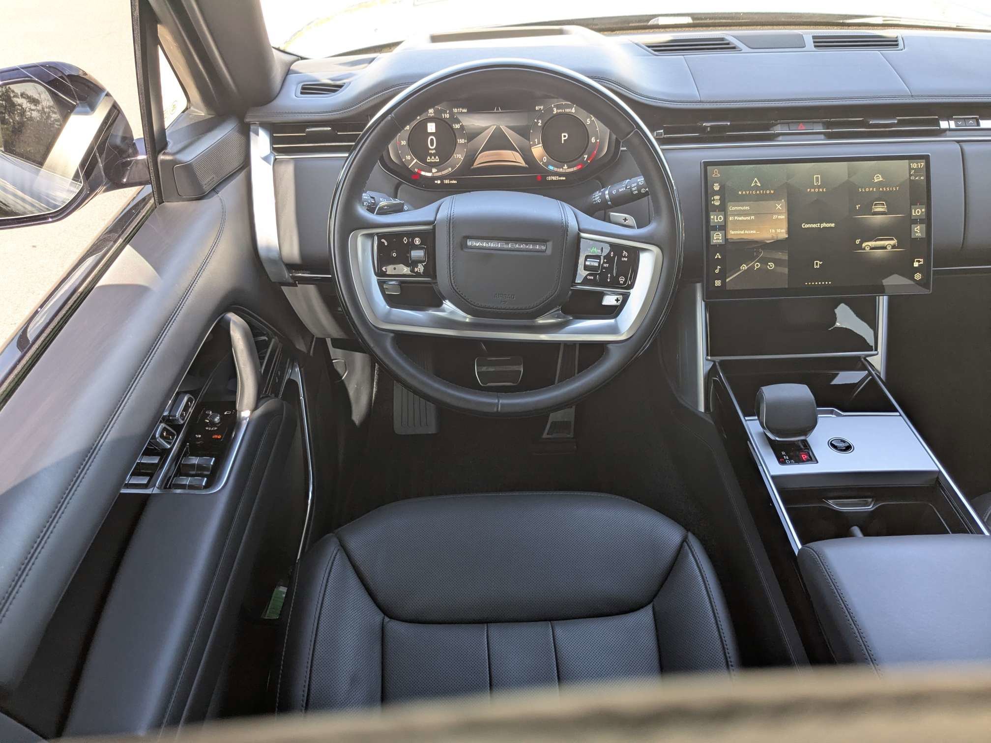 Used 2025 Santorini Black Metallic Land Rover SE image 20