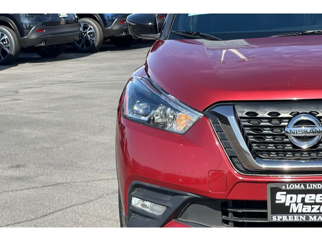 Used 2018 Cayenne Red/Super Black Nissan SR image 42