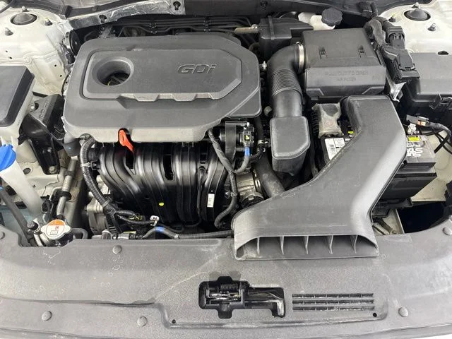 Used 2019 White Hyundai SE image 21