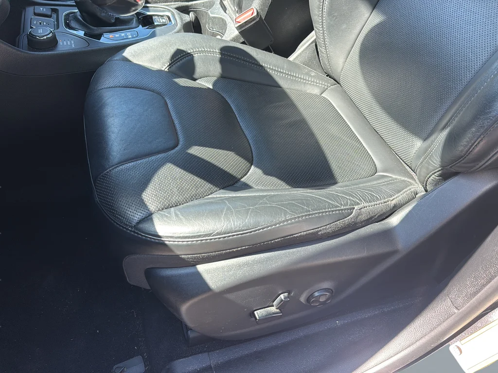 Used 2019 Gray Jeep Limited image 27