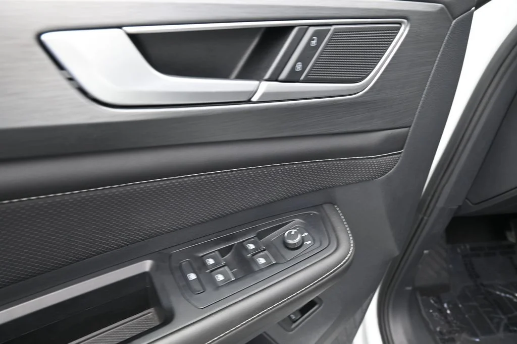 2025 Volkswagen Atlas Cross Sport SE w/Tech - Photo 25