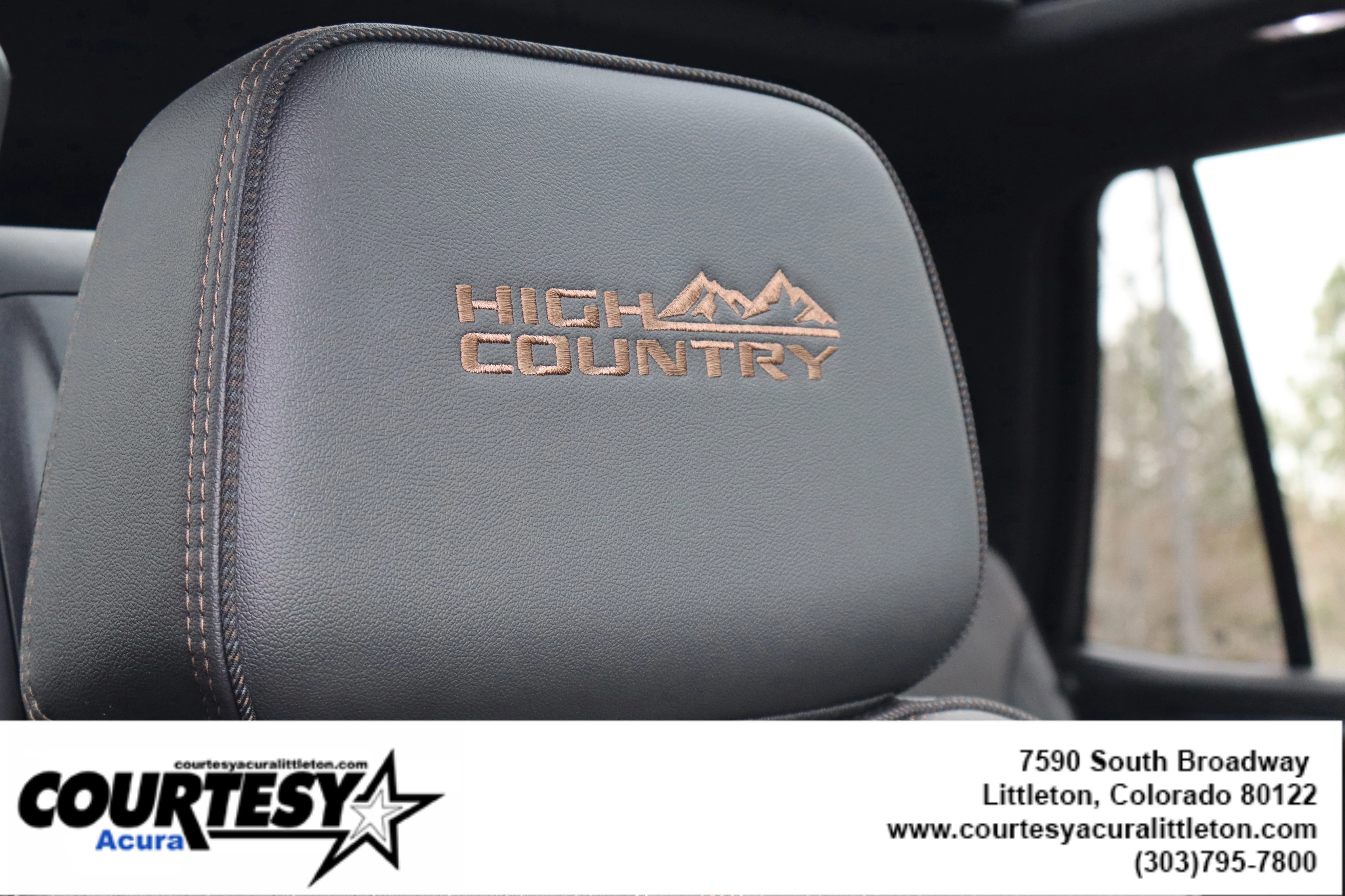 Used 2025 Iridescent Pearl Tricoat Chevrolet High Country image 39