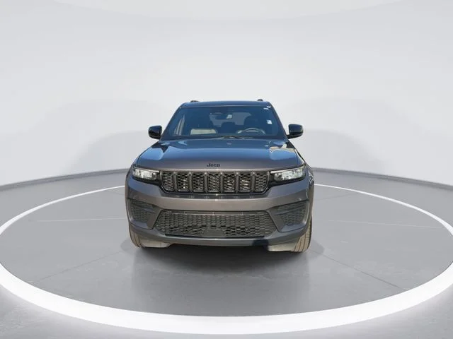 Used 2024 Gray Jeep Altitude image 3