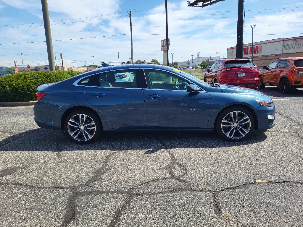 Used 2025 Lakeshore Blue Metallic Chevrolet LT image 5