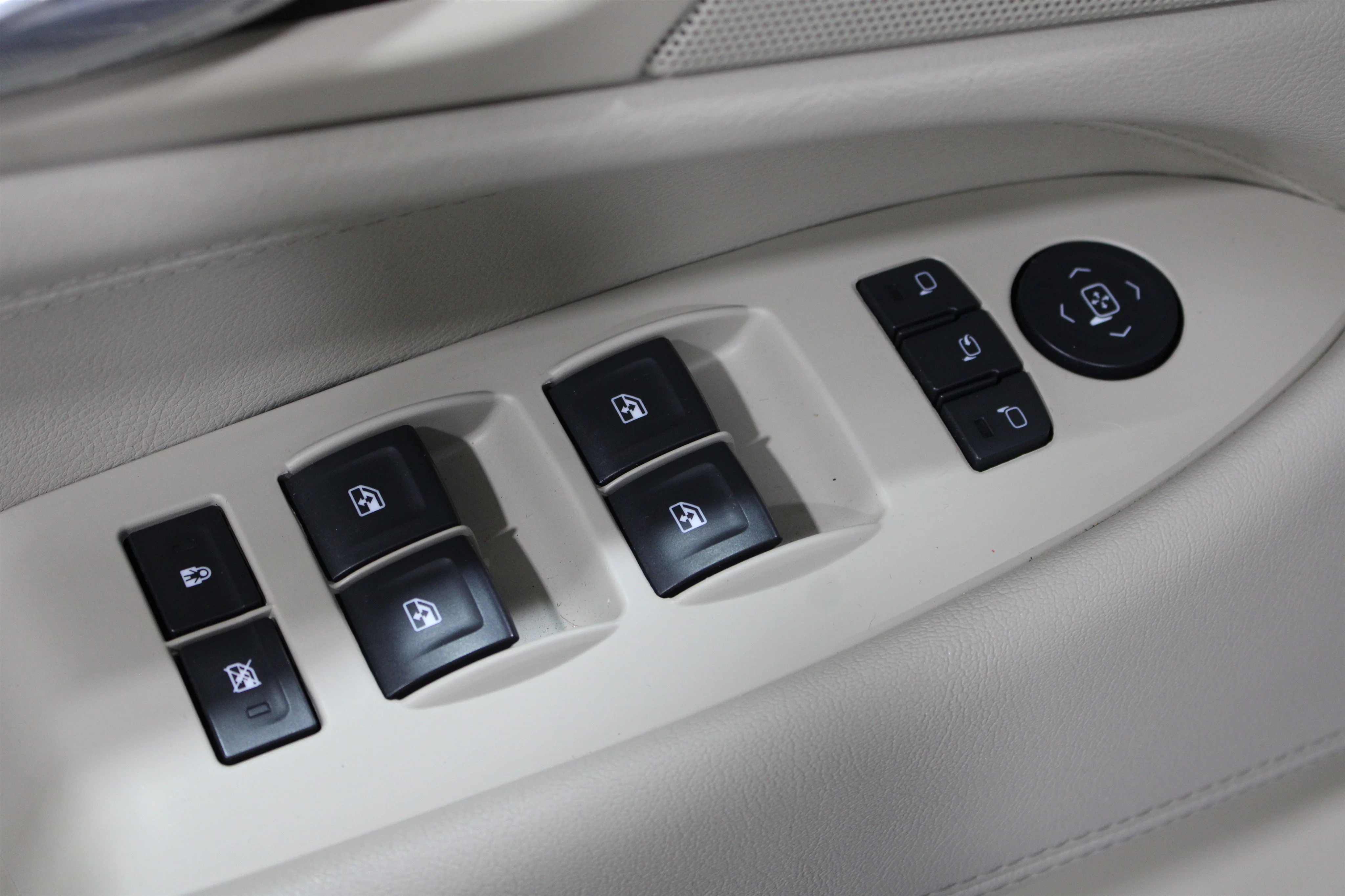 2016 Cadillac Escalade Luxury - Photo 7