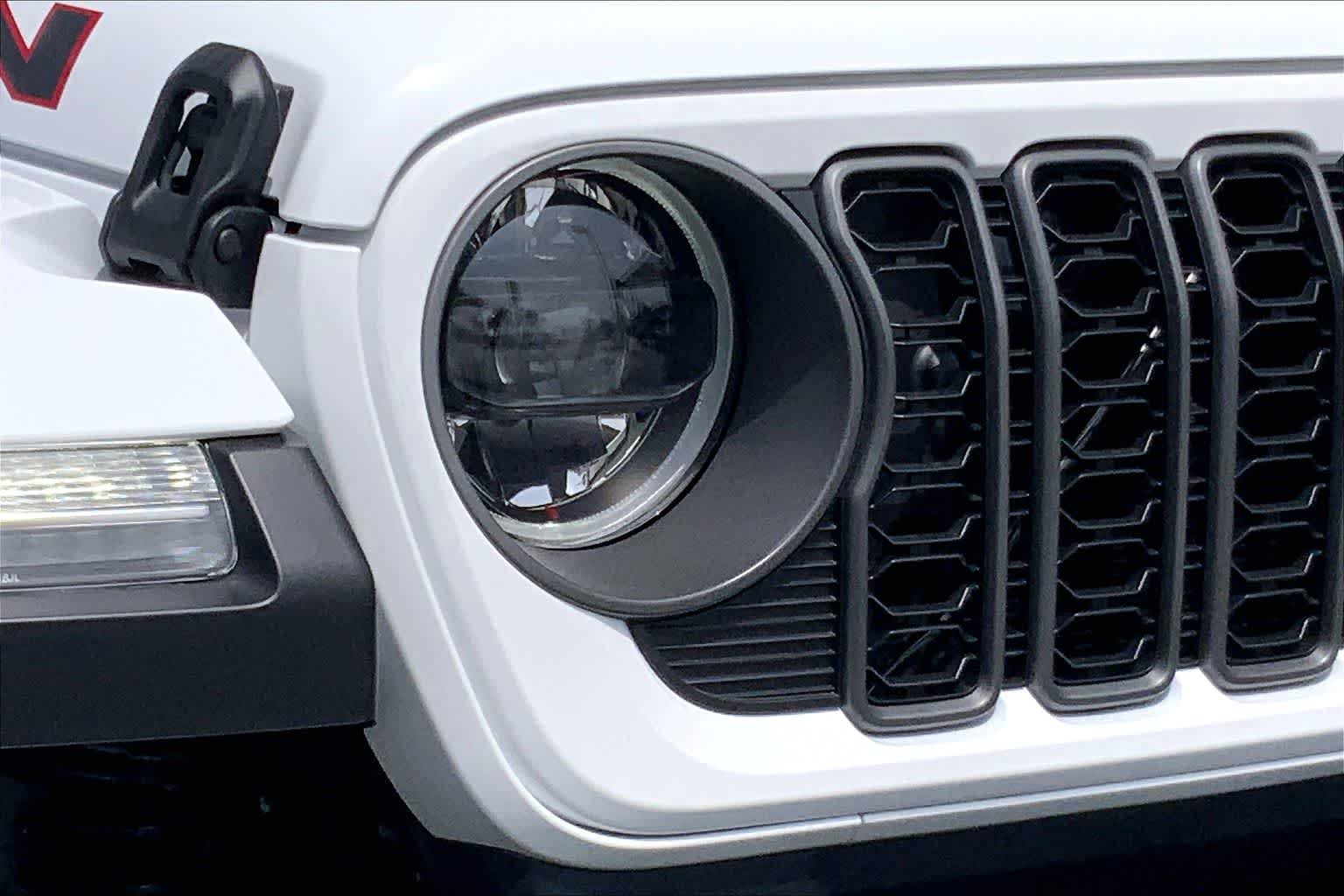 New 2026 Bright White Clearcoat Jeep Rubicon X image 10
