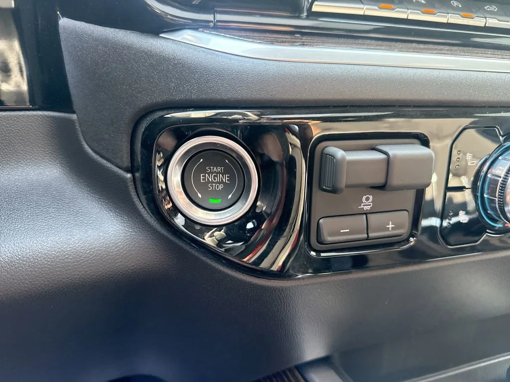New 2026 Onyx Black GMC Elevation image 17