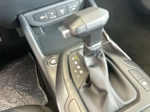 New 2026 Snow White Pearl Kia LXS image 22