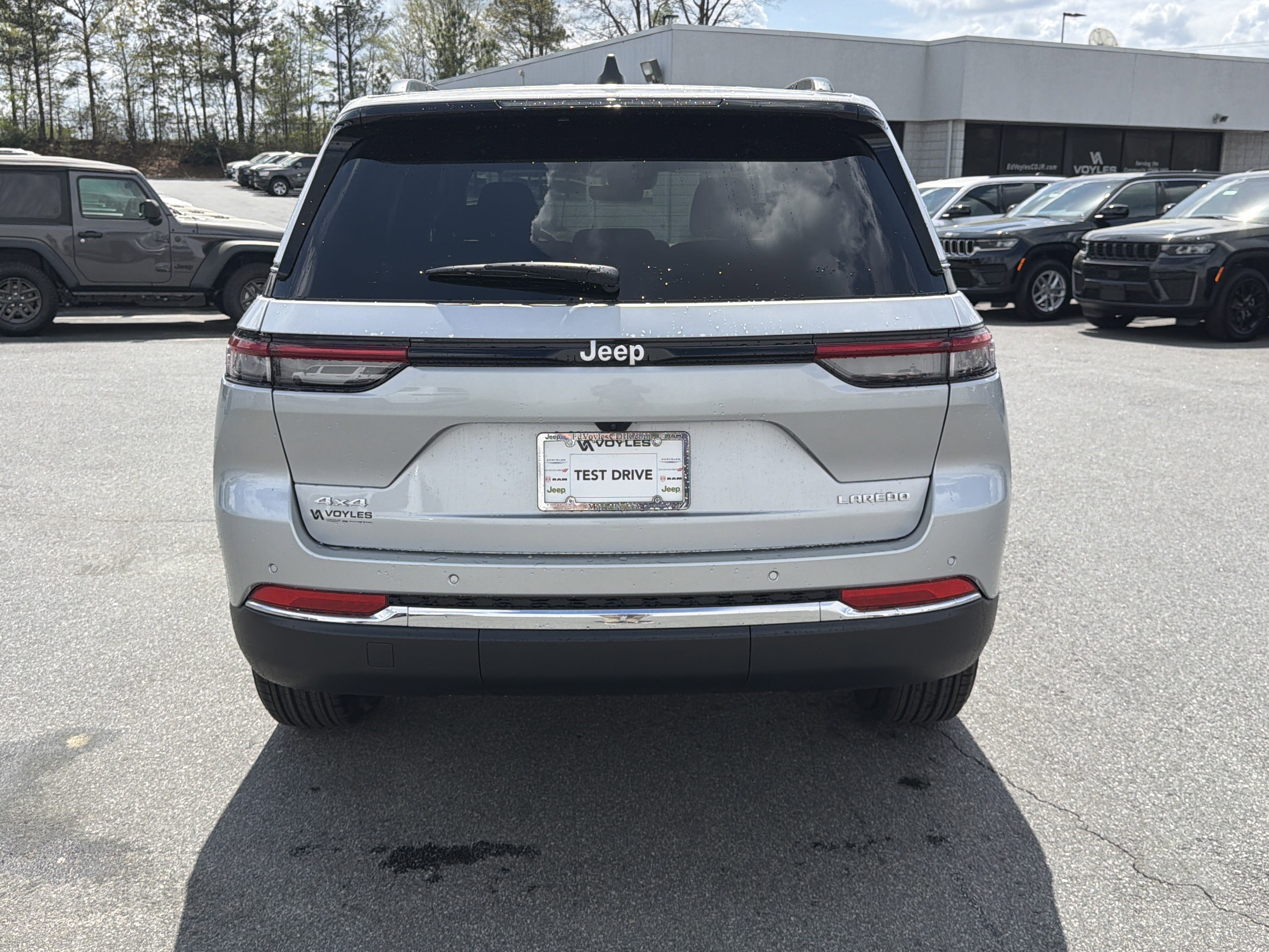 New 2026 Silver Zynith Jeep Laredo image 7