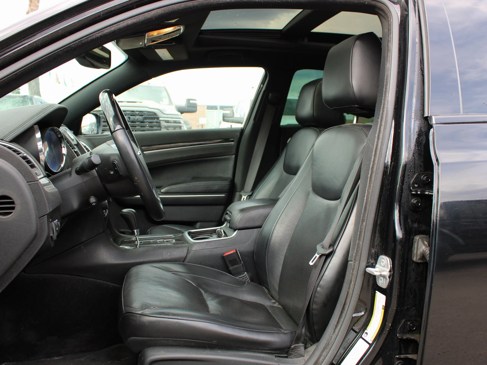 Used 2013 Black Chrysler 300C * Mechanics Special | HEMI V8 | Alpine | Panoramic Sunroof | Heated/Vented Seats | Remote Start image 3