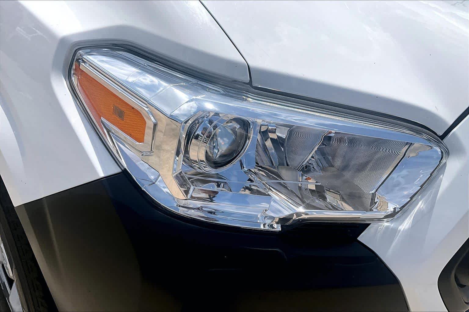 Used 2022 White Toyota SR image 25