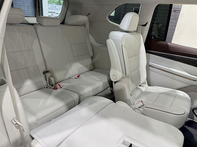 New 2026 Iridescent White Tricoat Buick Avenir image 27