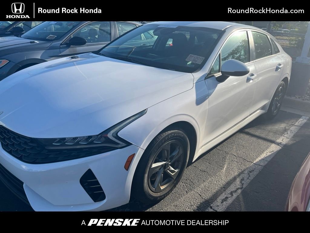 Used 2022 White Pearl Kia LXS image 1