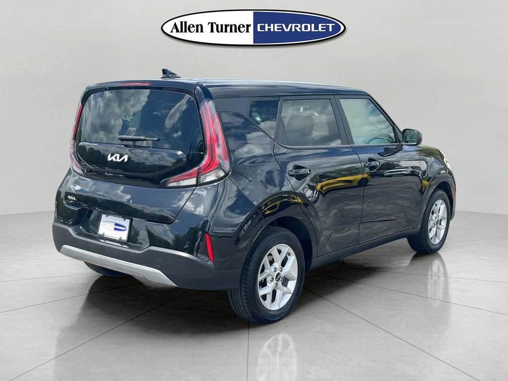 Used 2024 Black Kia LX image 4