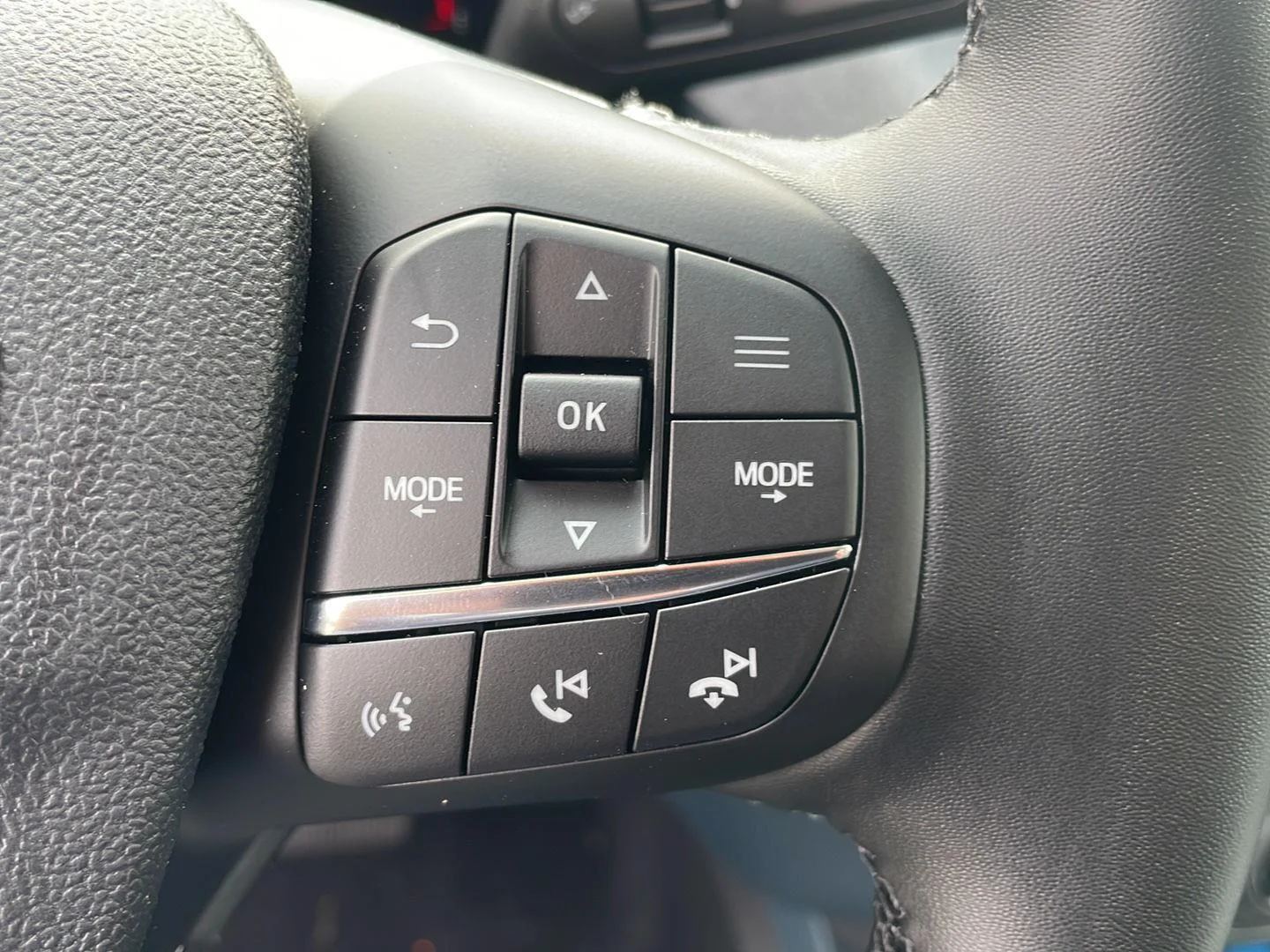 New 2026 Carbonized Gray Metallic Ford XLT image 15