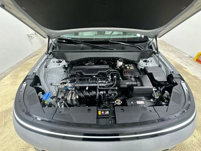 Used 2025 Gray Hyundai SEL image 18