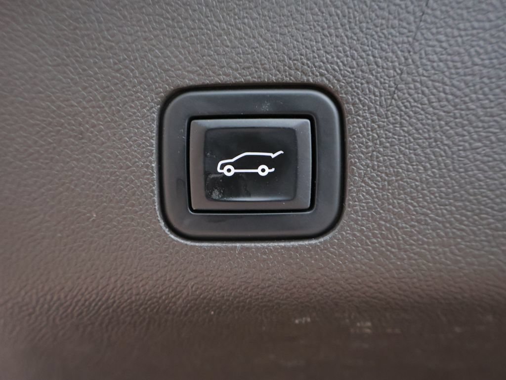 2021 GMC Yukon Denali - Photo 8