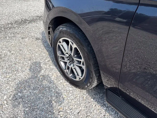 Used 2025 Gray Ford Active image 4