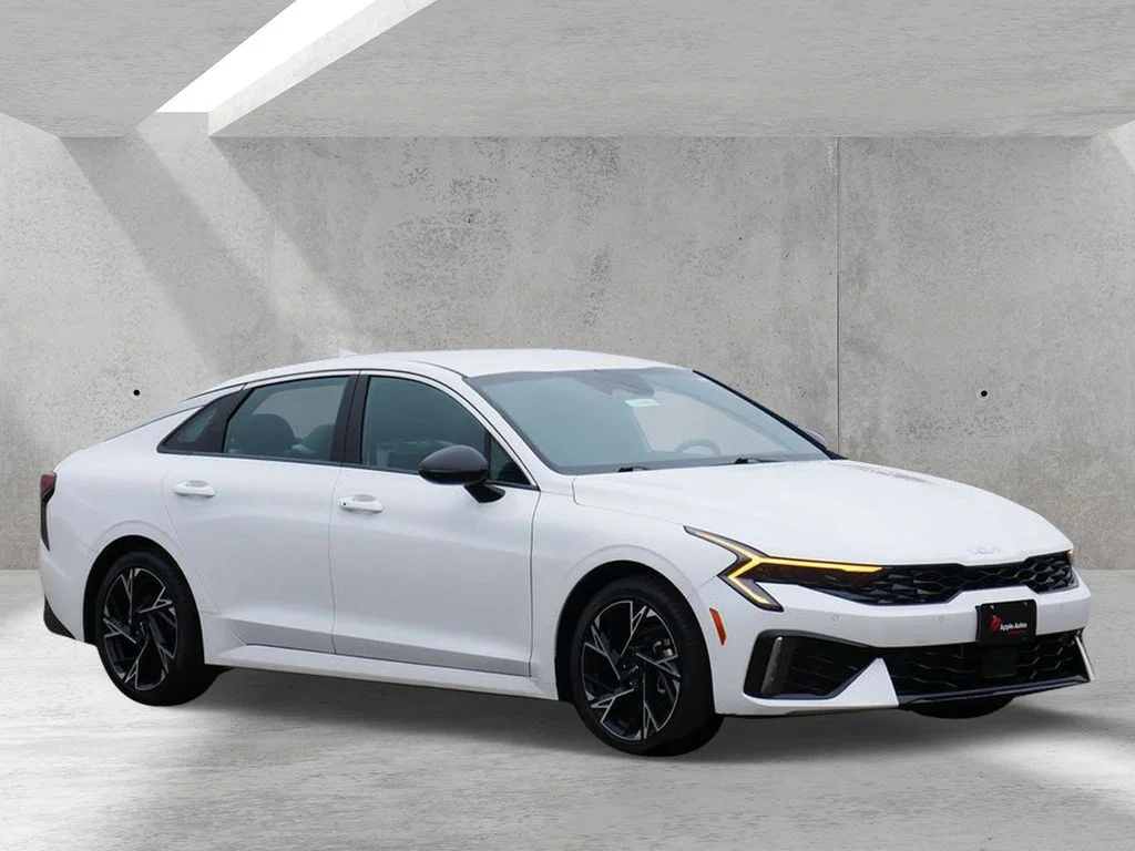 2025 Kia Optima GT-Line AWD's photo