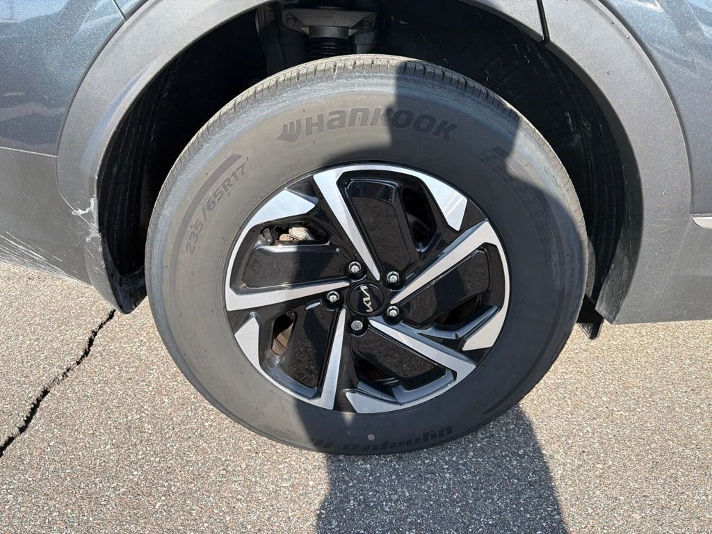 Certified Used 2025 Gray Kia LX image 28