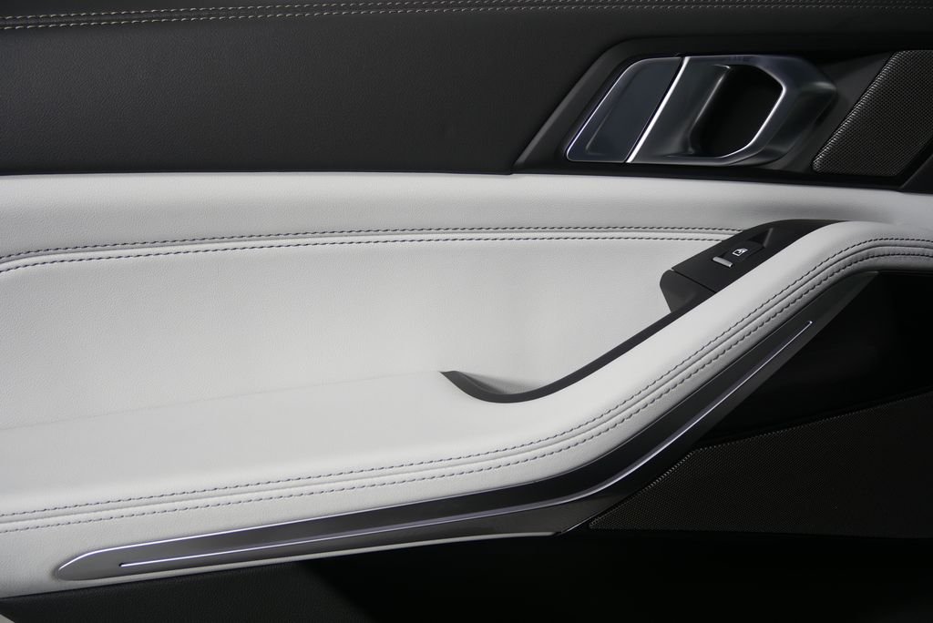 New 2026 Carbon Black Metallic BMW xDrive40i image 13