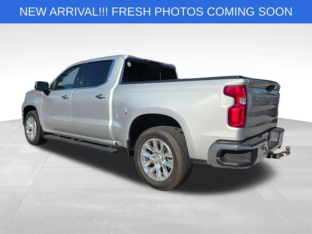 Used 2019 SILVER ICE METALLIC Chevrolet LTZ image 4