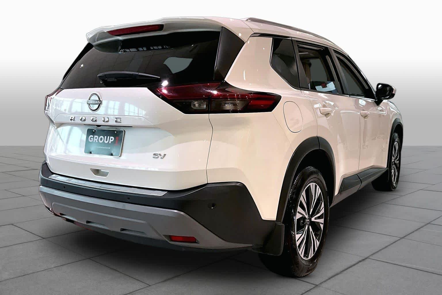 Used 2023 Pearl White Tricoat Nissan SV image 12