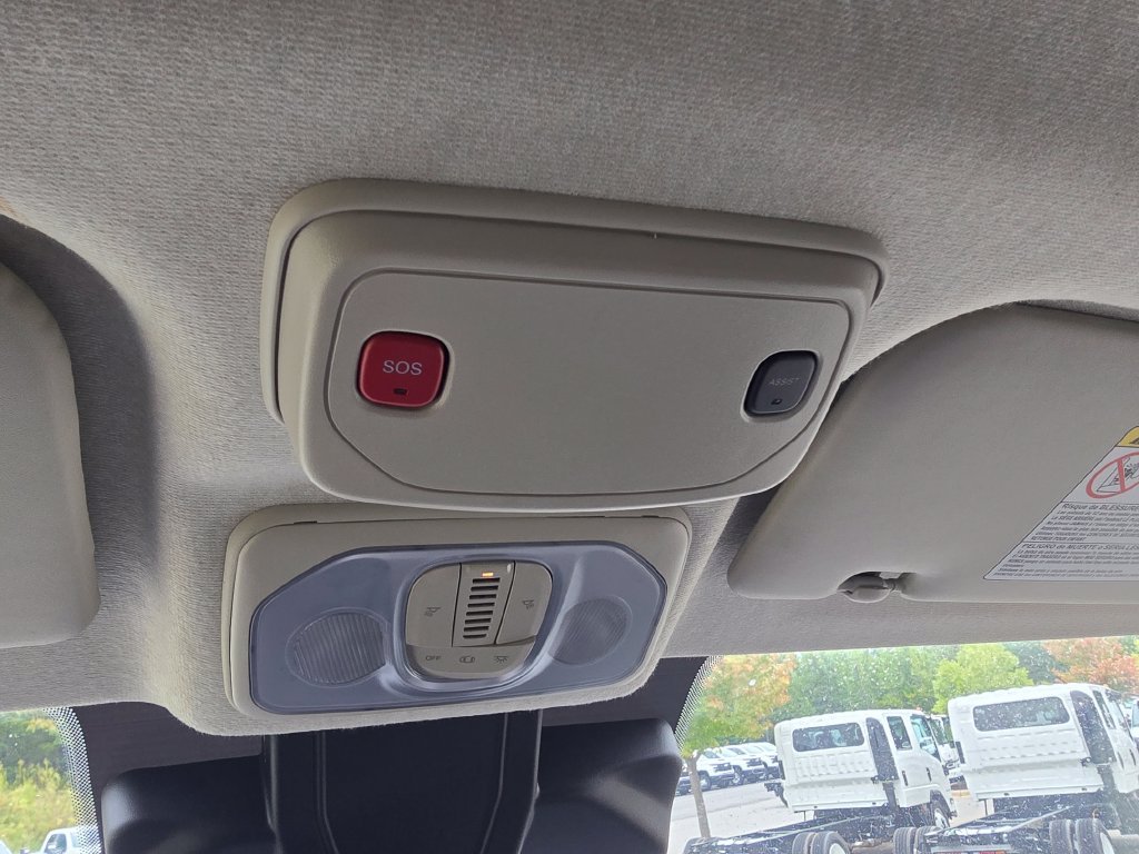 Used 2025 White Ram Base image 31