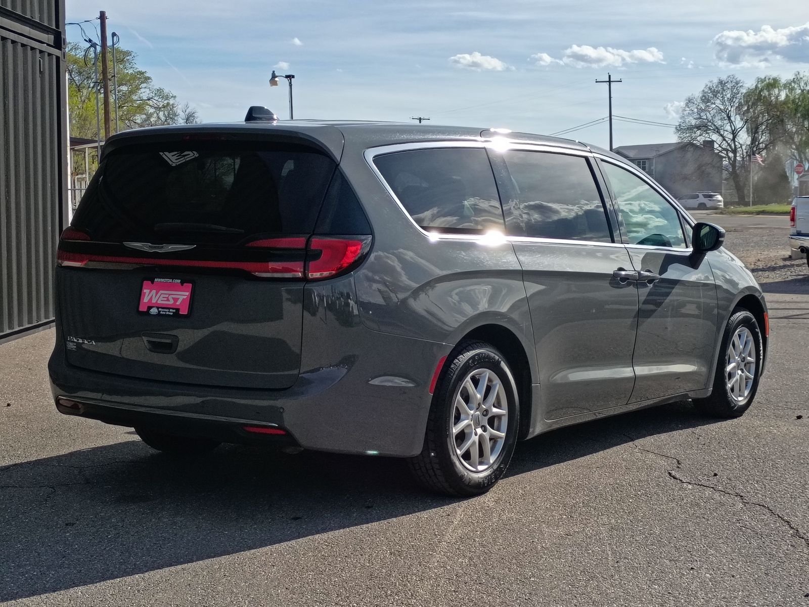 View vehicle photo 7