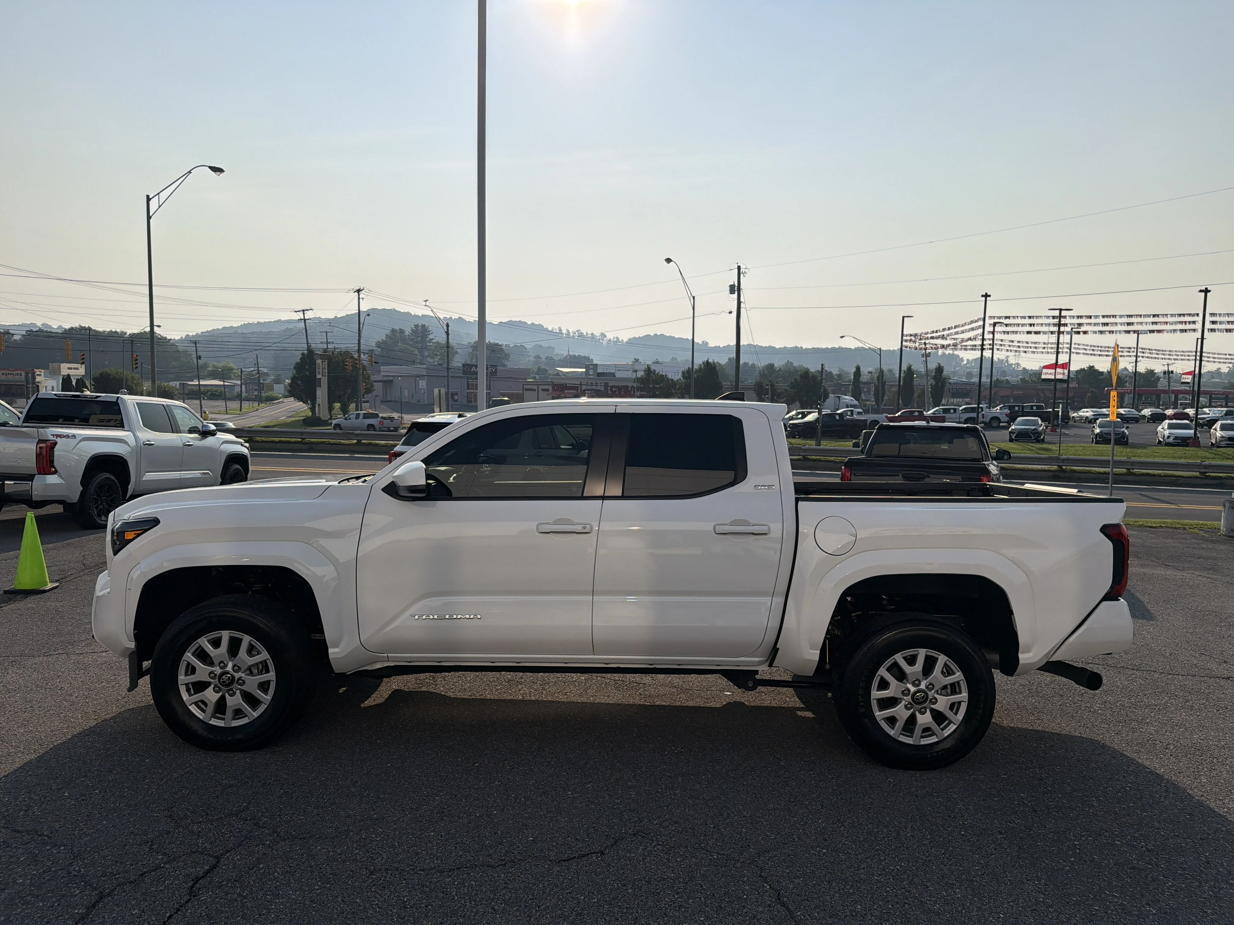 2024 Toyota Tacoma SR5 - Photo 6