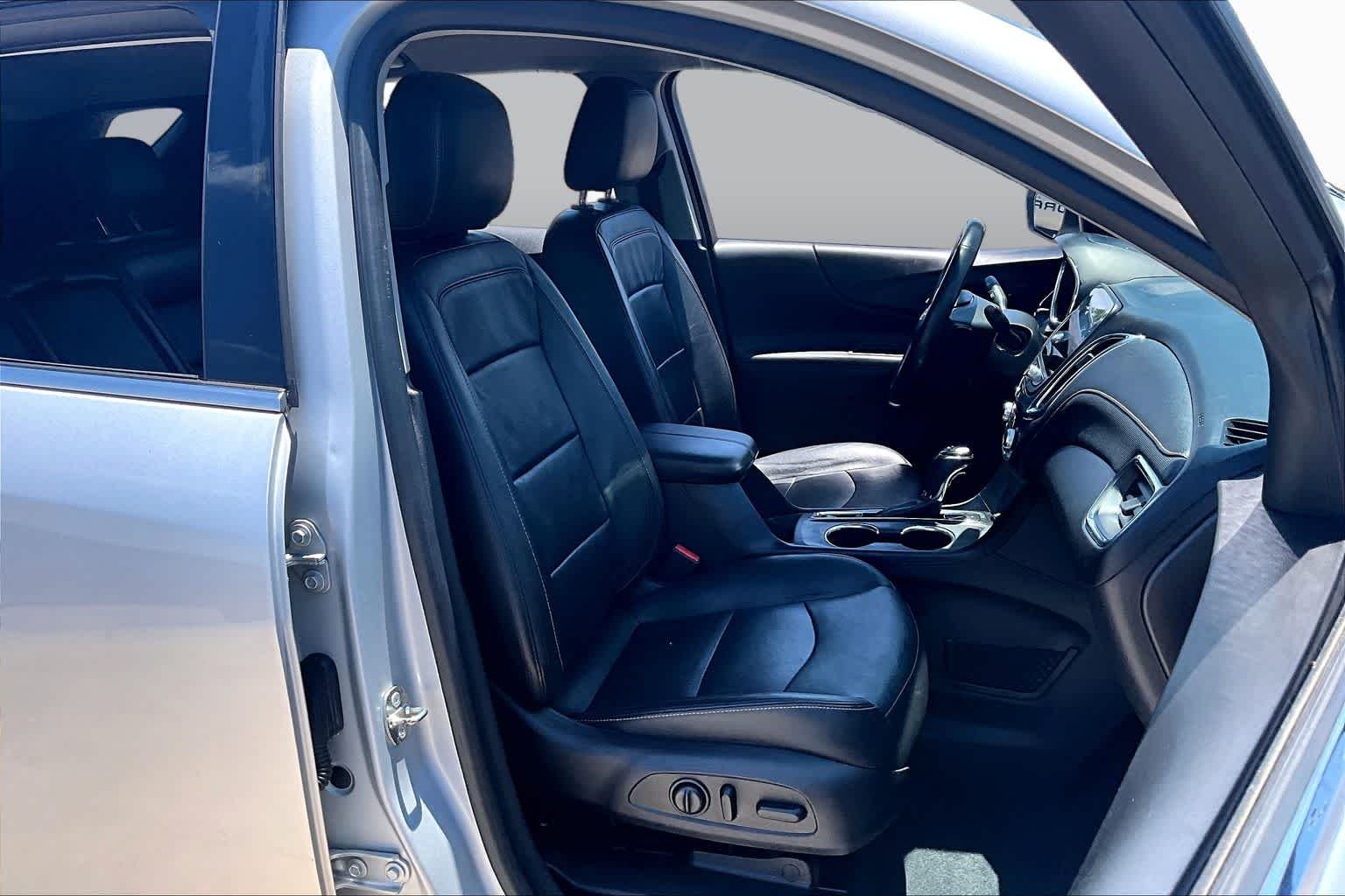 Used 2018 Silver Ice Metallic Chevrolet Premier image 9